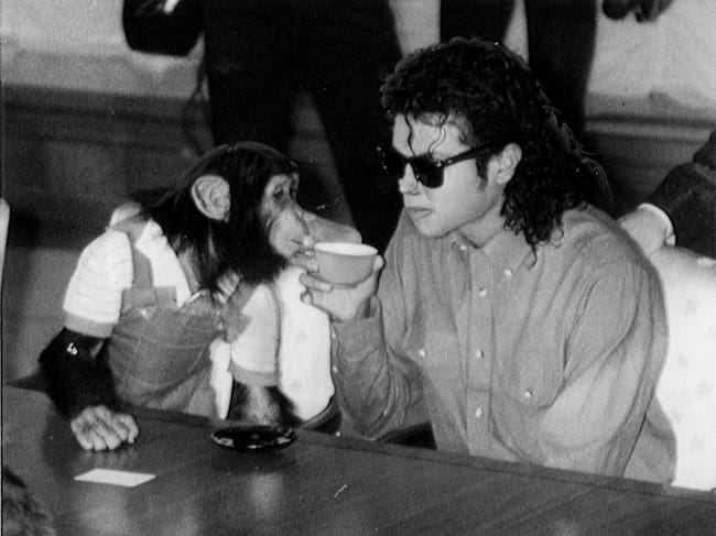 Michael Jackson con Bubbles en Osaka