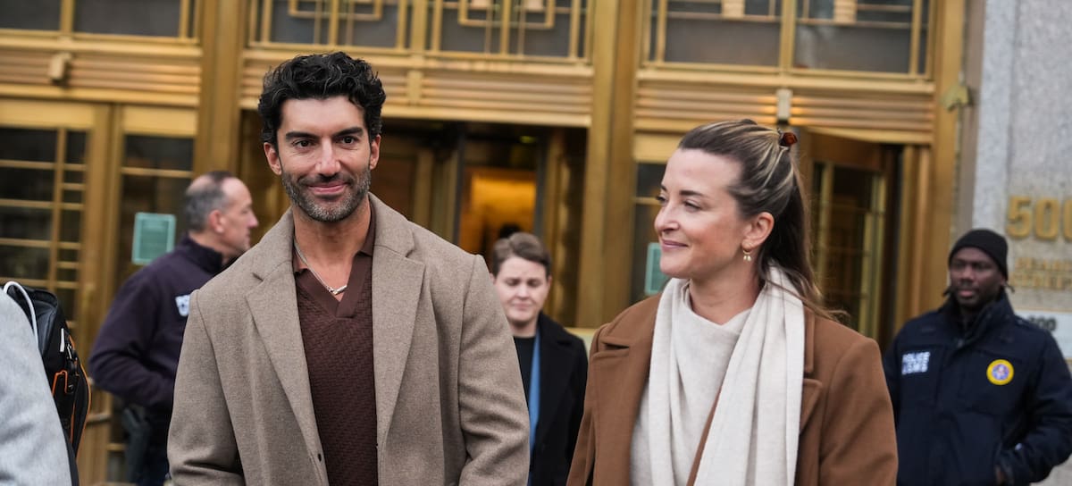 Justin Baldoni y Emily Baldoni llegan al juzgado.
