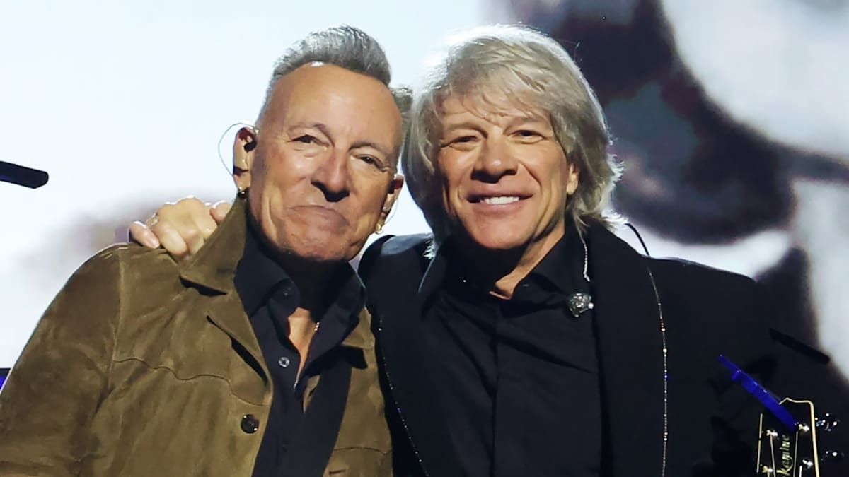 Jon Bon Jovi comparte detalles de ‘Hollow Man’, su colaboración con Bruce Springsteen: “La primera grabación que hice con mi héroe de la infancia”