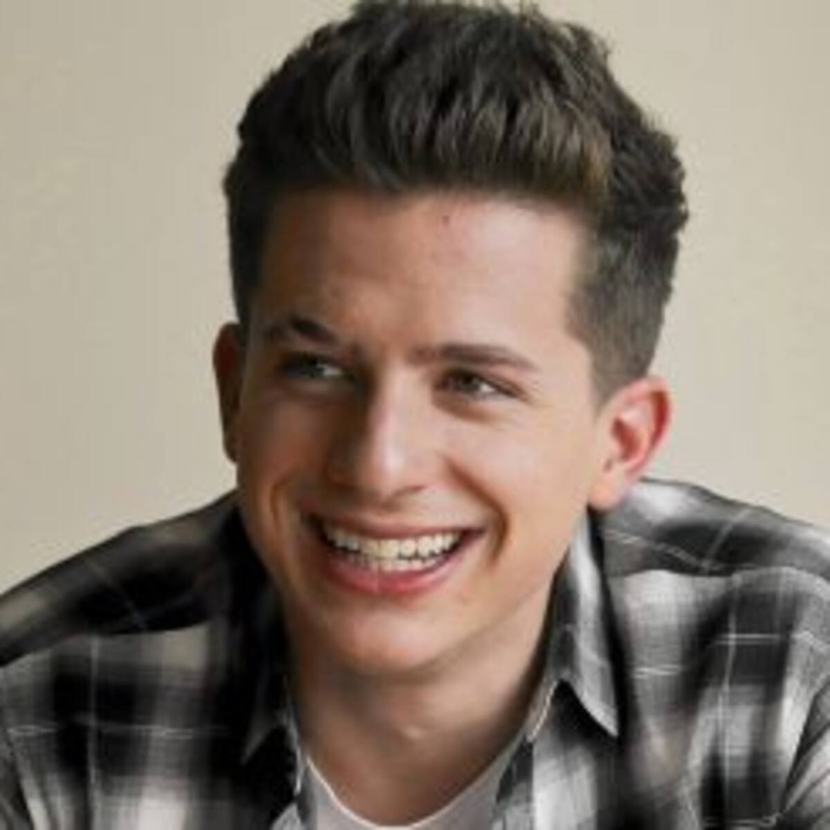Charlie Puth cancela su gira por problemas de salud