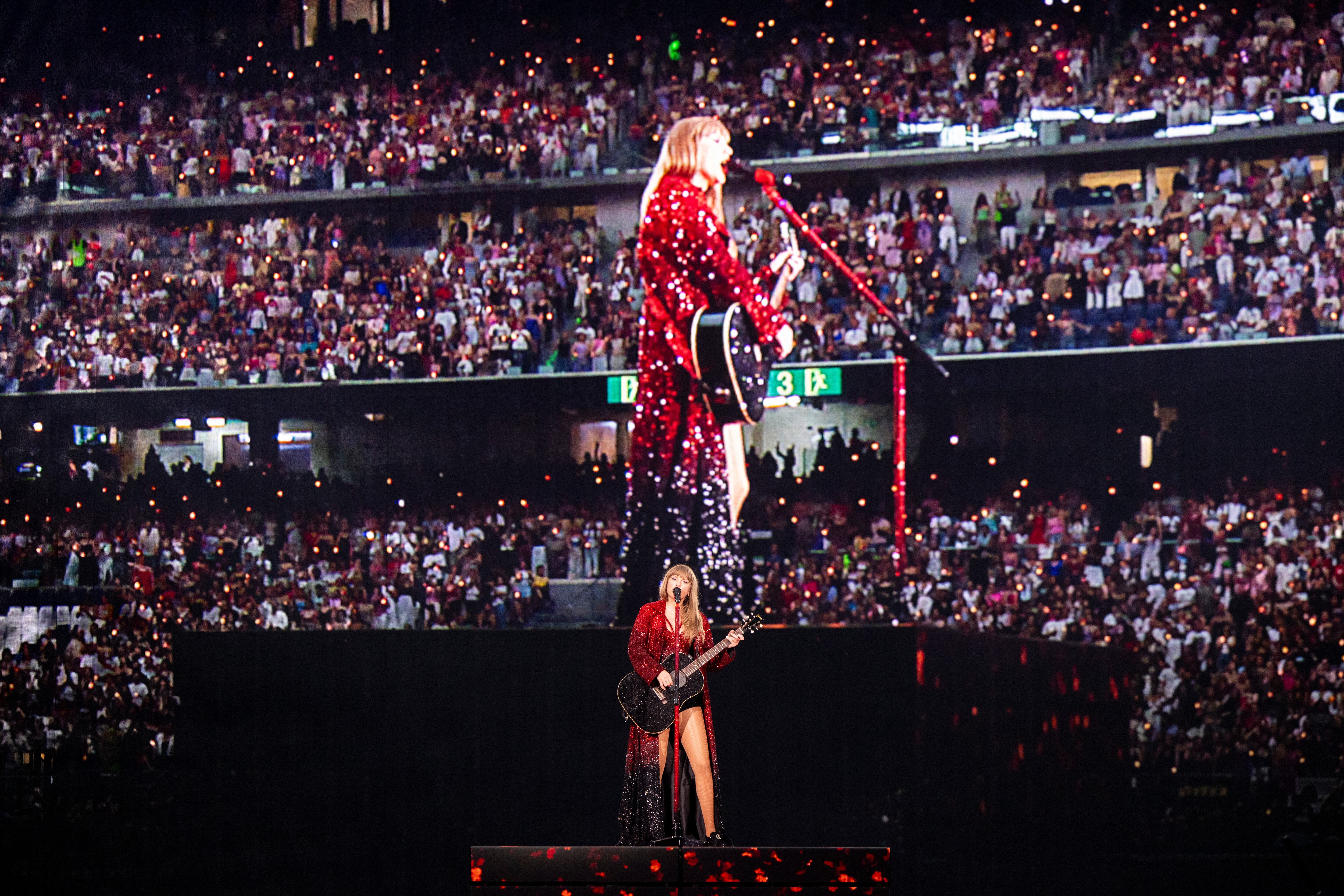 No faltó la era 'Red' en la que Taylor recurriió a la versión de diez minutos de 'All too well'. Y no, aunque no es la duración mainstream ni de lejos se hizo larga. Diez minutos que parecieron uno en una terapia compartida.