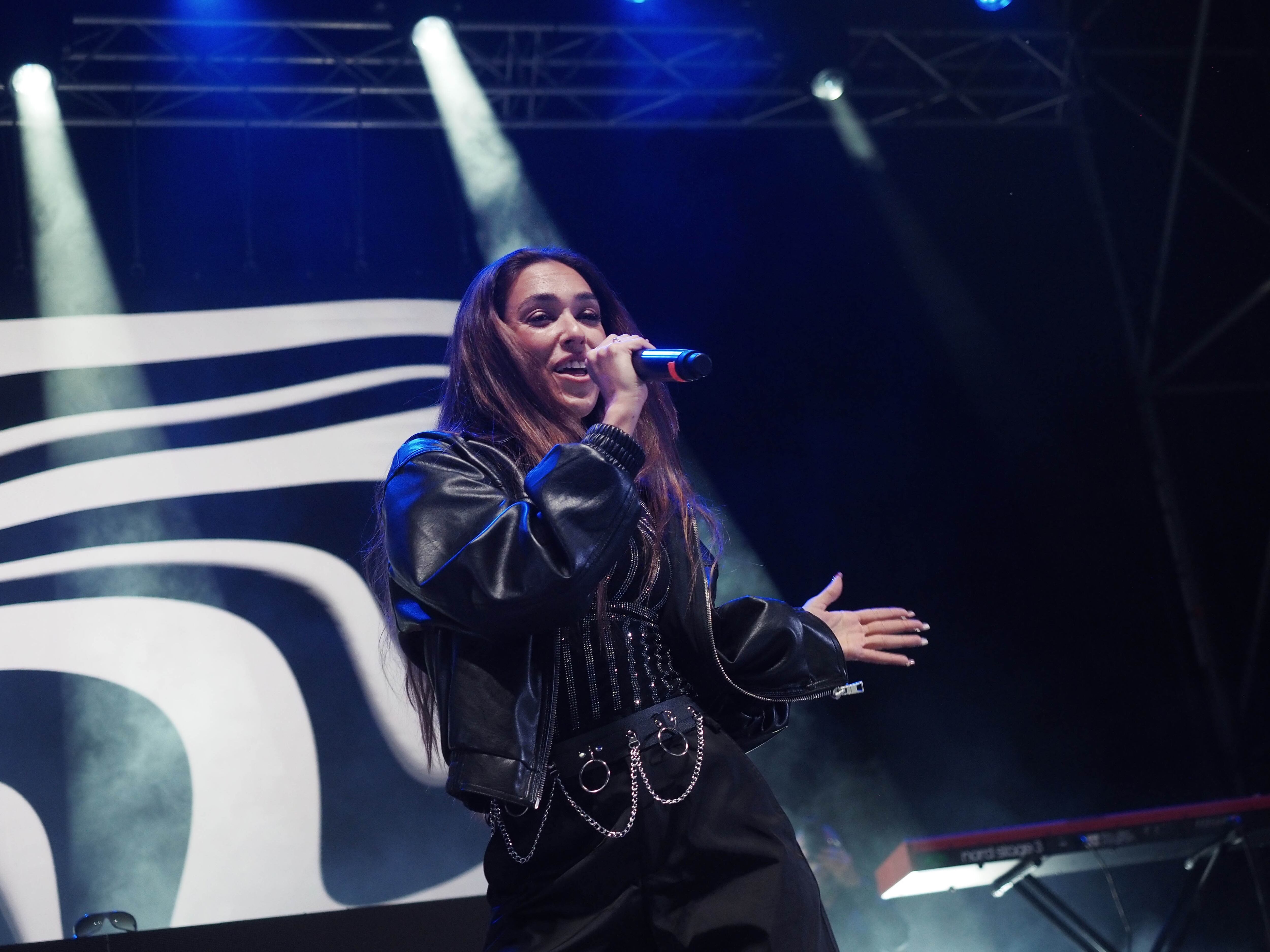 Todavía nos estamos recuperando del impactante show de La Beba. Tóxica y cara fue uno de los hits más bailables de nuestra fiesta en LOS40. ¡Esto sí que es estar al máximo de power!