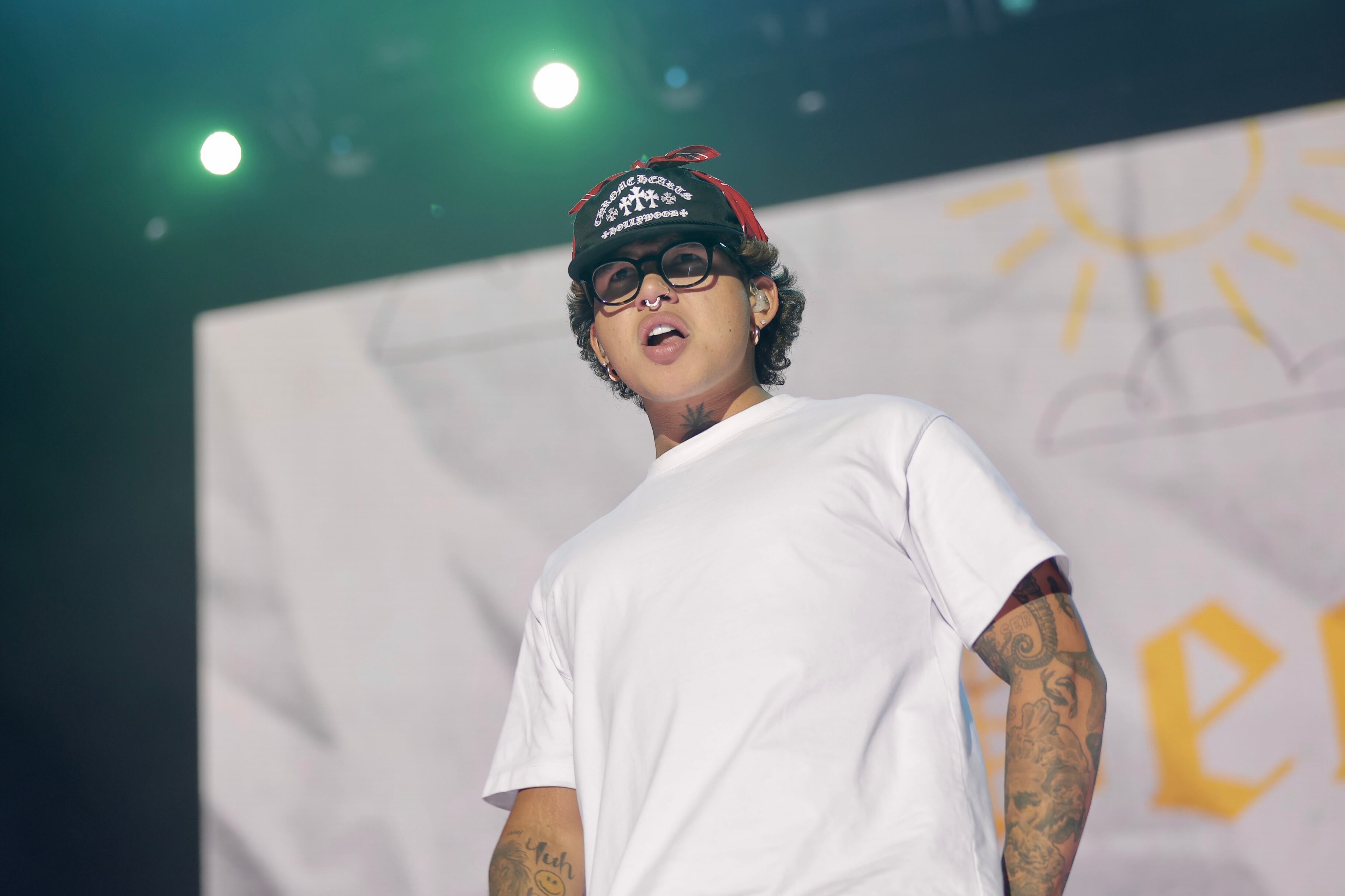 Beéle tampoco ha podido elegir un solo tema y ha hecho un medley de 'Mi refe', 'Frente al mar' y 'Sobelove'. Conexión Colombia.