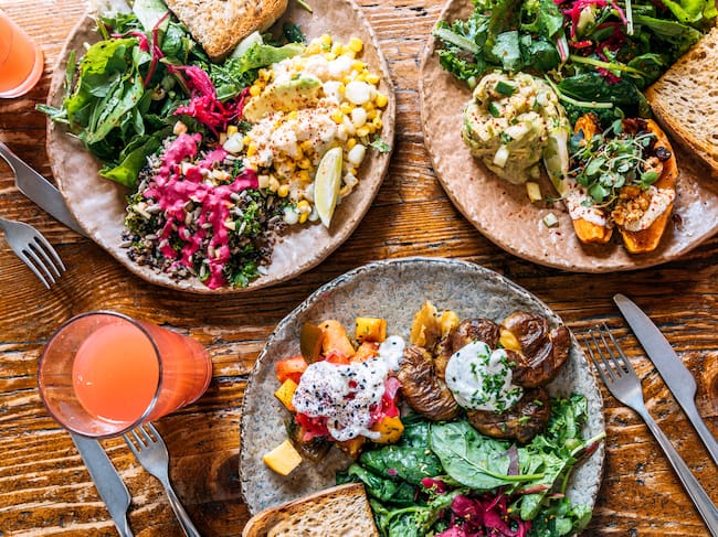 Cada vez más personas optan por una dieta 100 % vegetal.