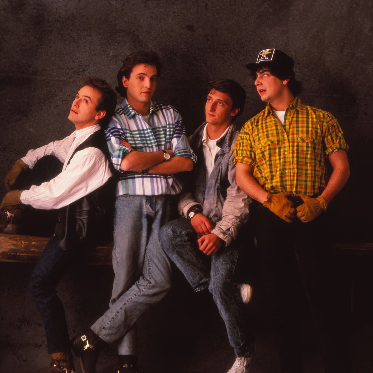 El efecto de las fiestas de pueblo sobre los gustos musicales de los jóvenes: del reggaetón a disfrutar con temazos de los años 80