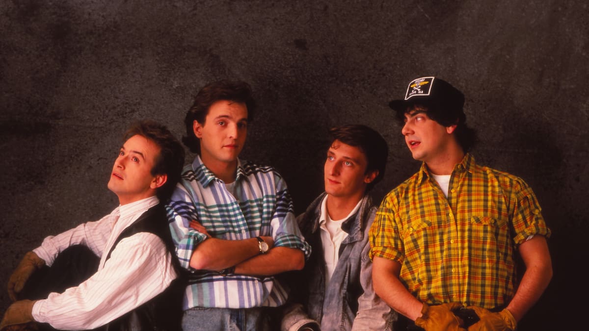 El efecto de las fiestas de pueblo sobre los gustos musicales de los jóvenes: del reggaetón a disfrutar con temazos de los años 80