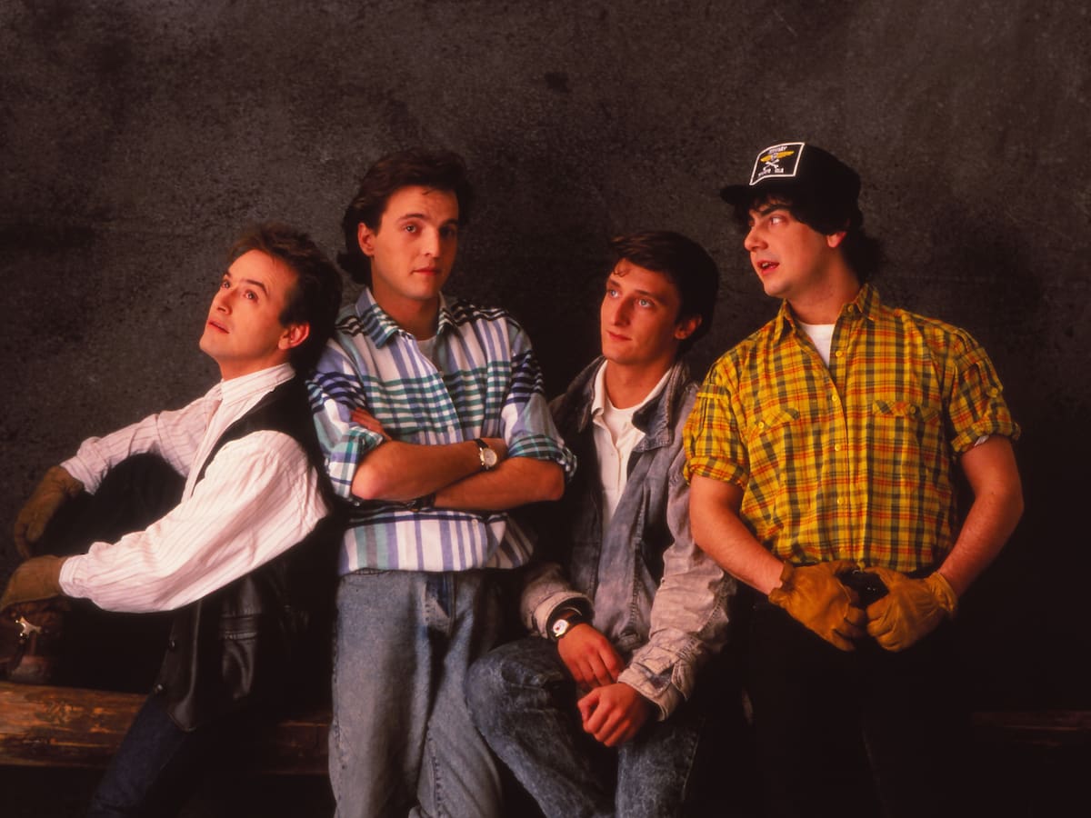 El efecto de las fiestas de pueblo sobre los gustos musicales de los jóvenes: del reggaetón a disfrutar con temazos de los años 80