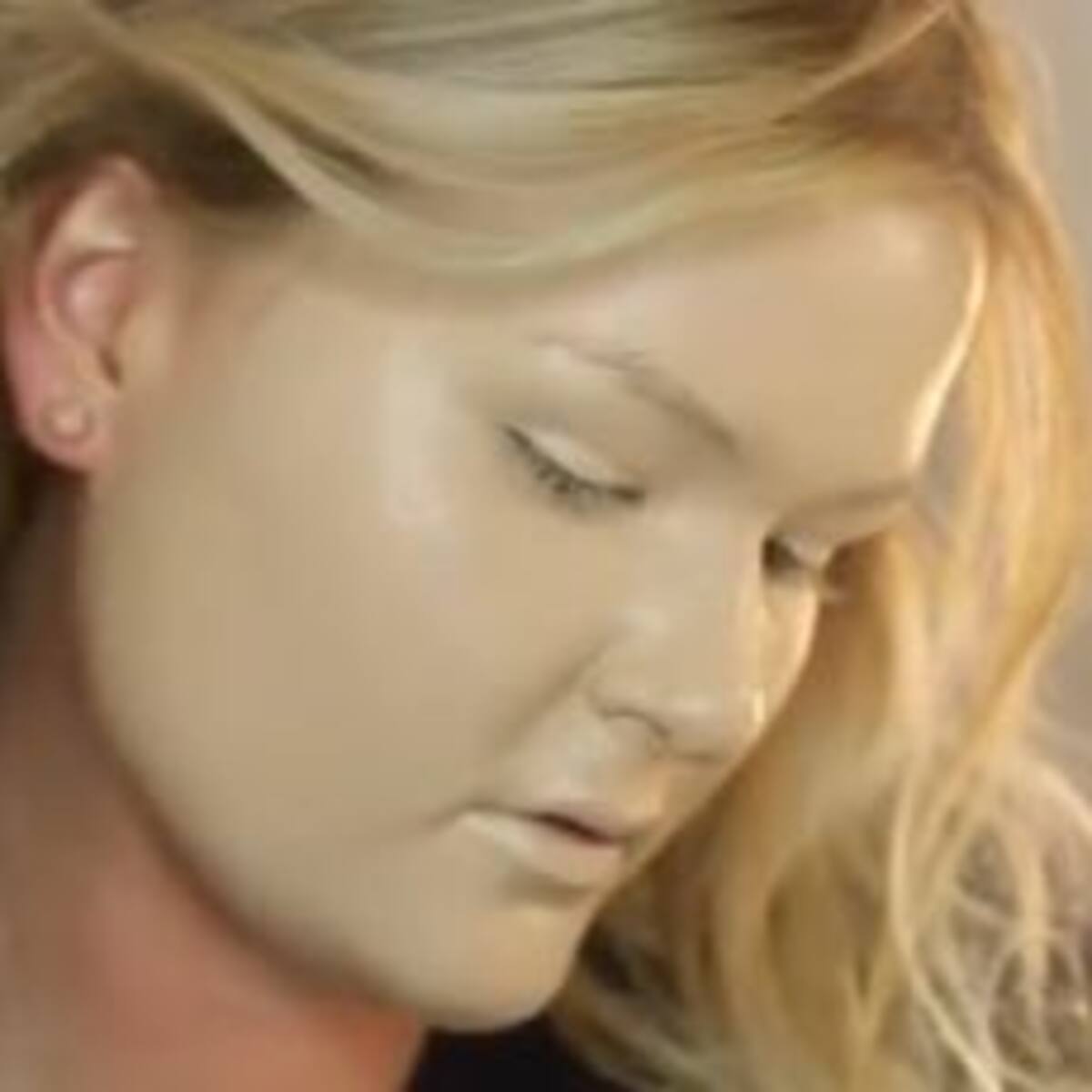 ¿Qué pasa si te aplicás 100 capas de maquillaje?
