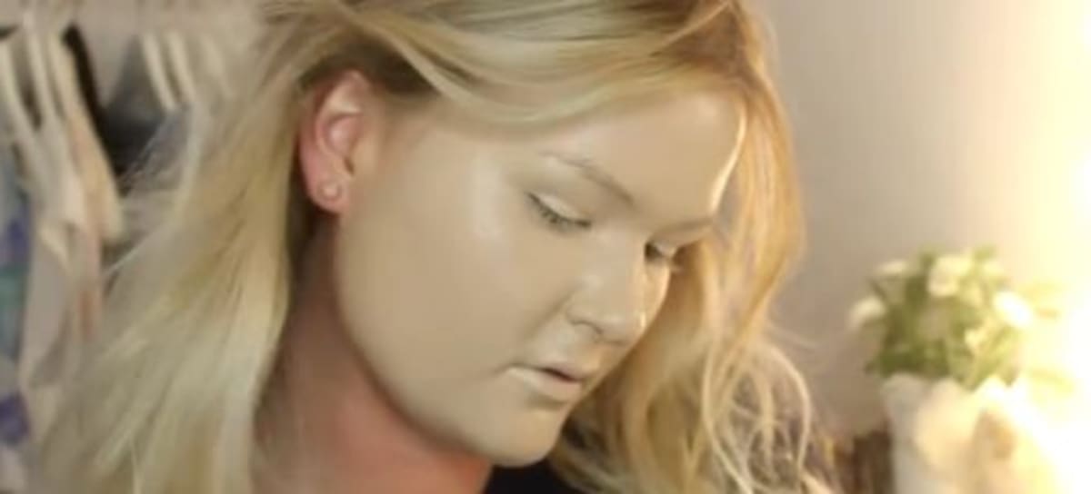 100 capas de maquillaje en la cara!