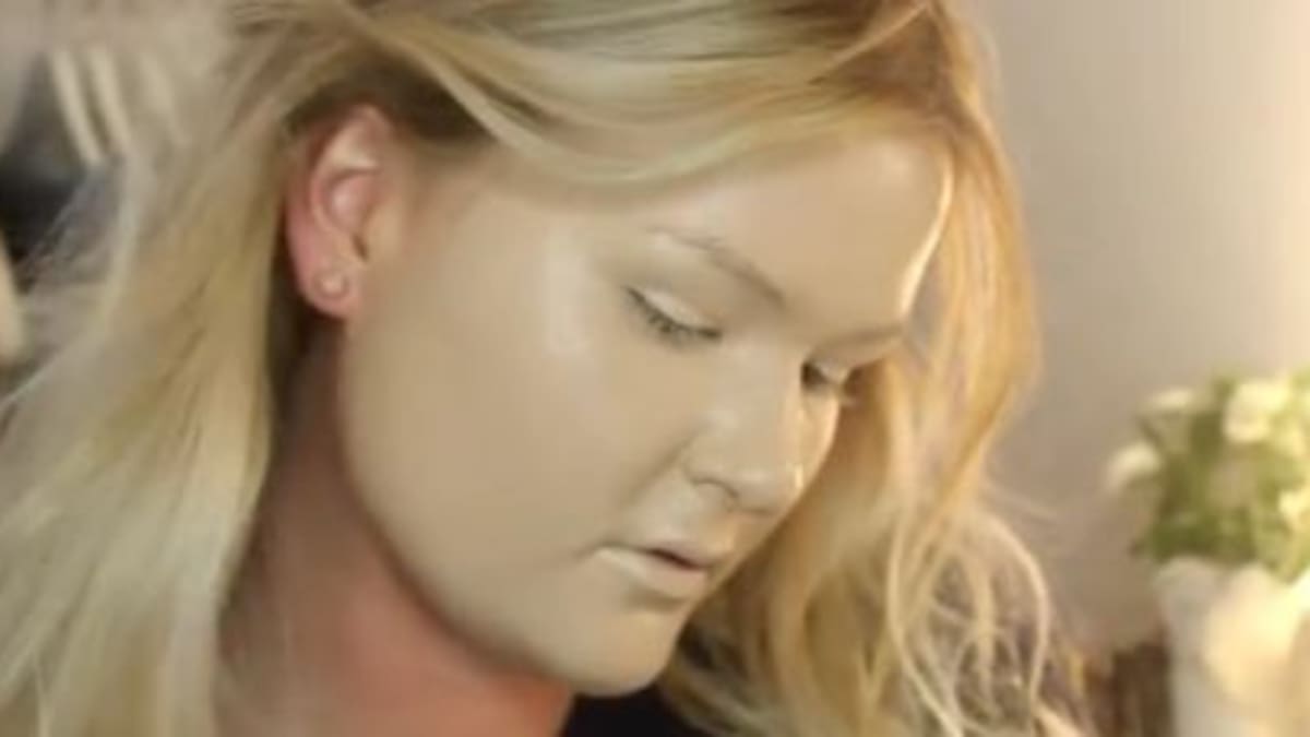 ¿Qué pasa si te aplicás 100 capas de maquillaje?