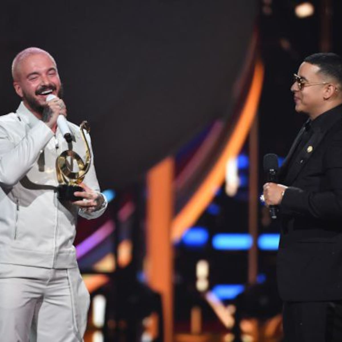 J Balvin recibe homenaje como "Icono Mundial" en Premios Lo Nuestro