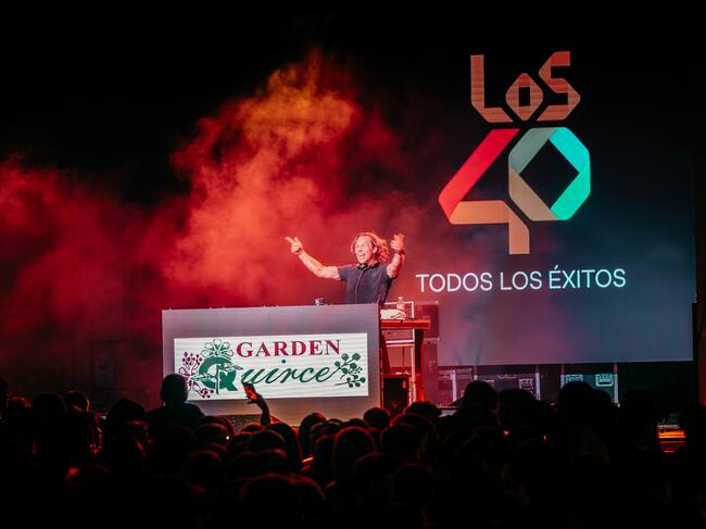 Óscar Martínez también se subió a la tarima para regalar a los presentes los mejores éxitos.