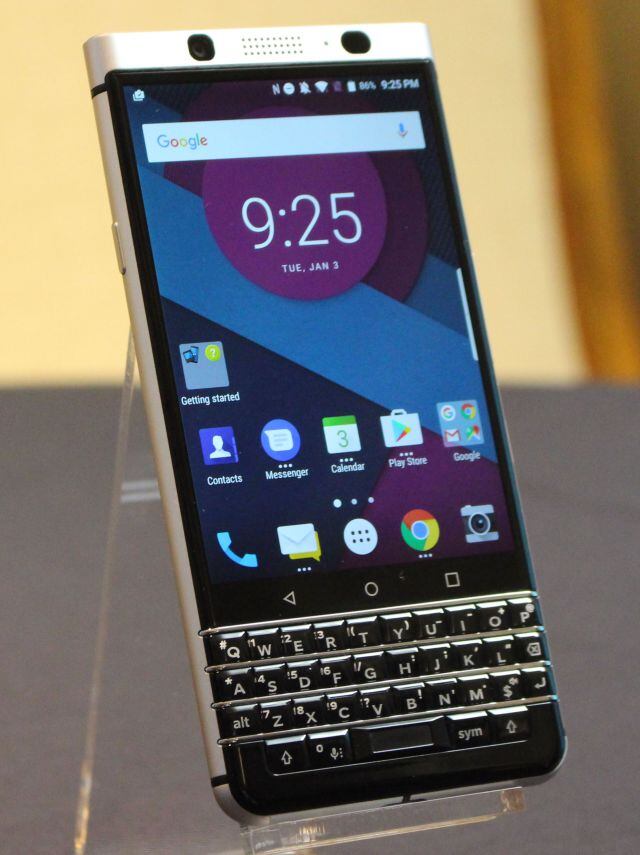 Modelo de Blackberry fabricado por TCL Communications en 2017.