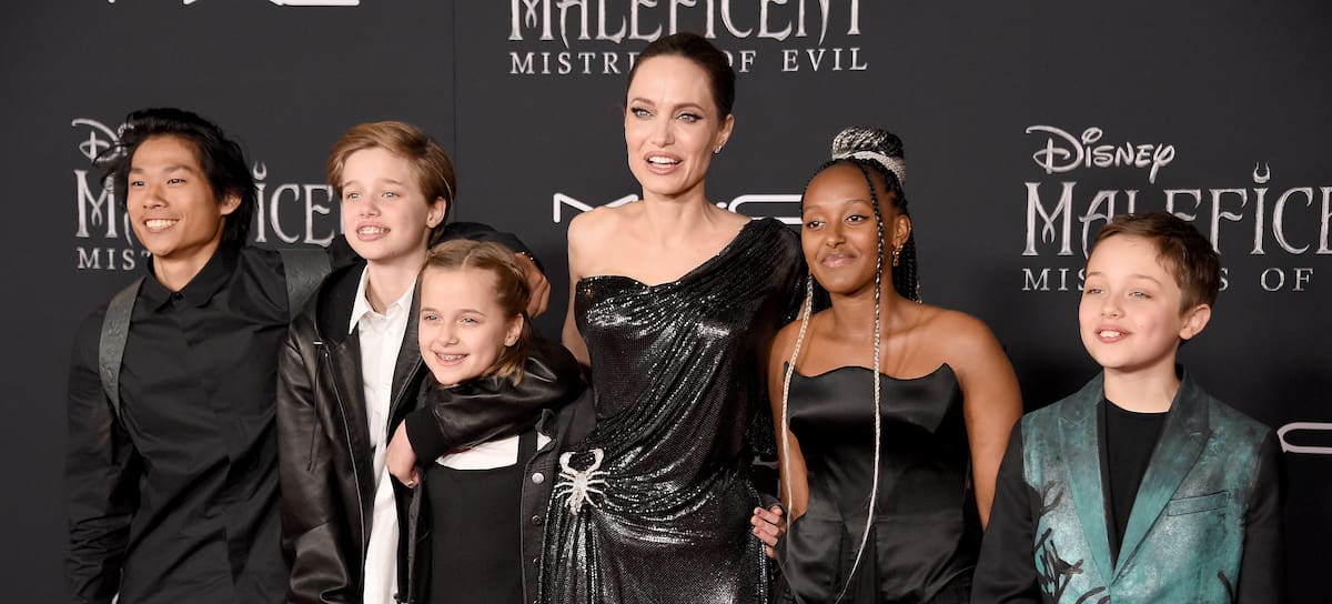 Angelina Jolie con sus hijos.