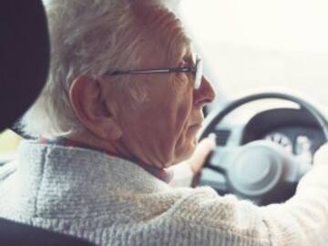 La DGT toma medidas sobre el carnet de conducir de los más mayores