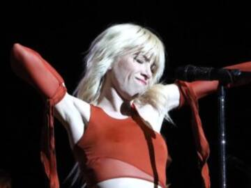 Carly Rae Jepsen se ríe de sí misma en su último concierto