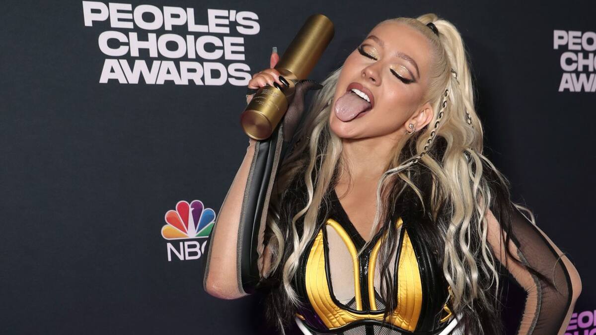 Christina Aguilera arrasa en los People's Choice Awards con su look retro de Dirrty