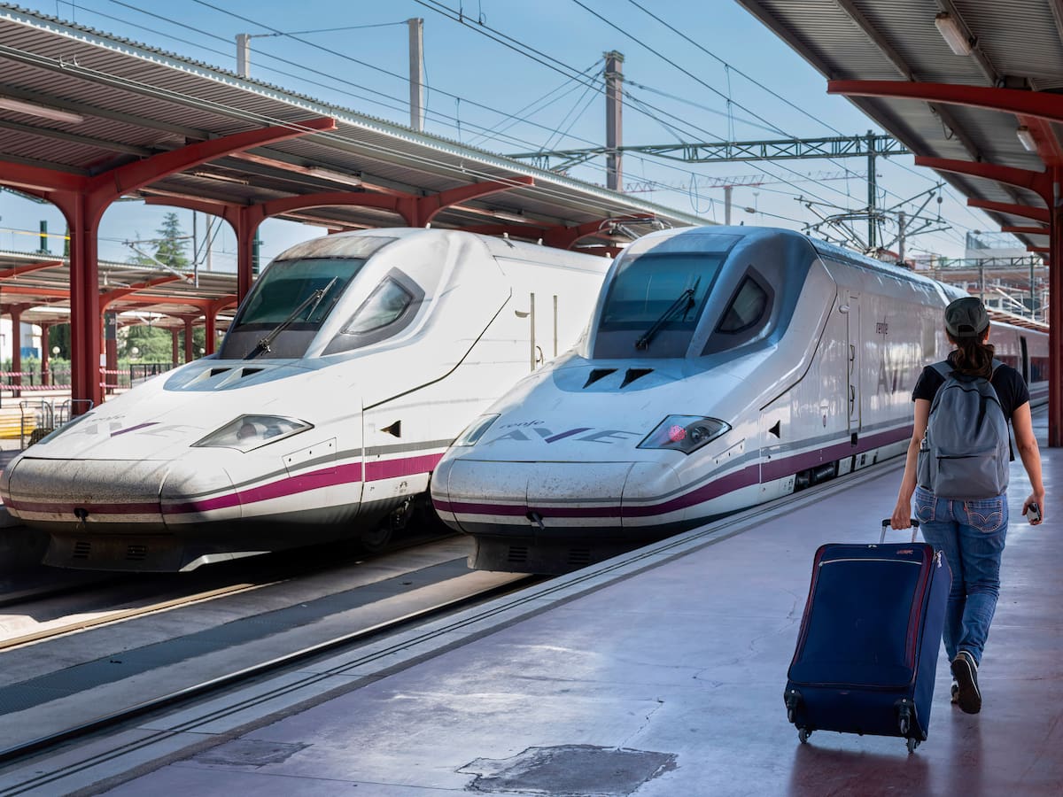 Ya puedes usar el Verano Joven 2026: cómo pedir el código MITMA, cómo comprar los billetes y qué descuentos incluye