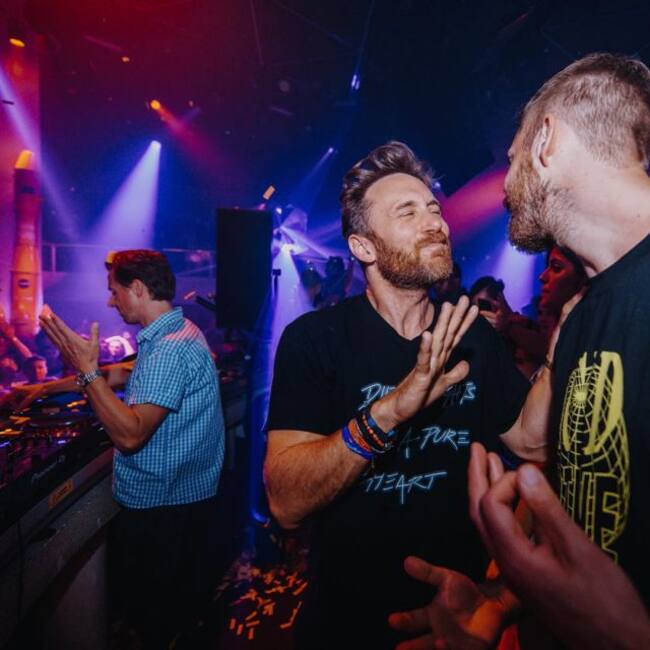 Guetta: "No, no, no. El número 1 será para mí". Harris: "Tú lo flipas, chaval".