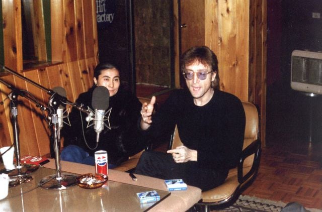 John Lennon y Yoko Ono, en una entrevista radiofónica el 6 de diciembre de 1980, solo dos días antes del asesinato del músico.