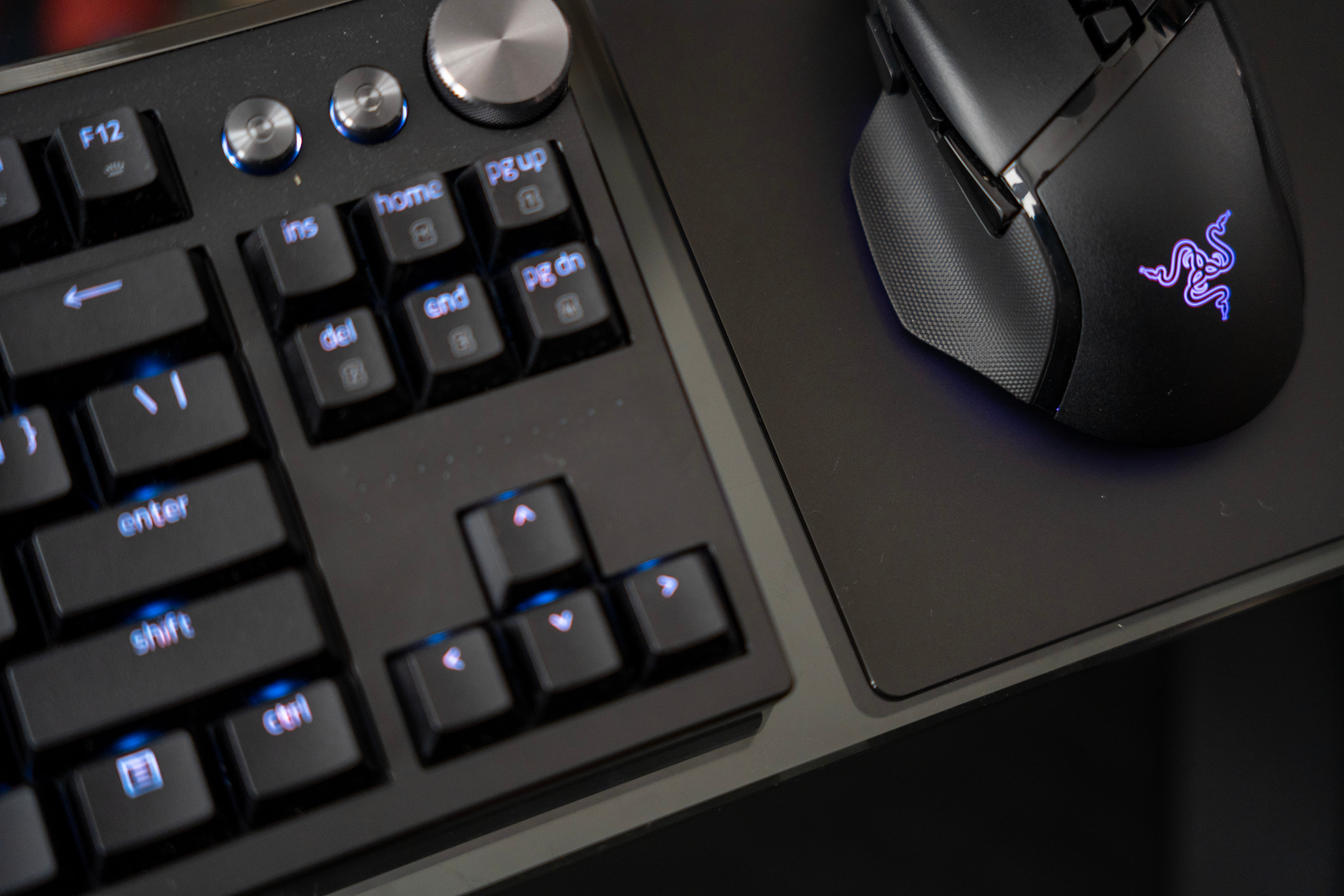 Razer Atlas Pro: la alfombrilla de cristal templado es el último paso y el que dará cierre a todo tu setup.