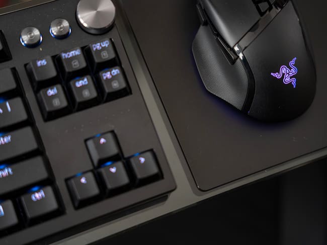 Razer Atlas Pro: la alfombrilla de cristal templado es el último paso y el que dará cierre a todo tu setup.