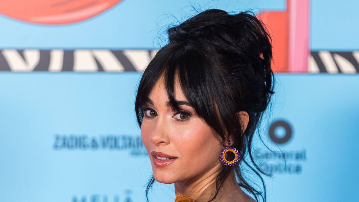 La cara de sorpresa de Aitana cuando sale del aeropuerto en Chile