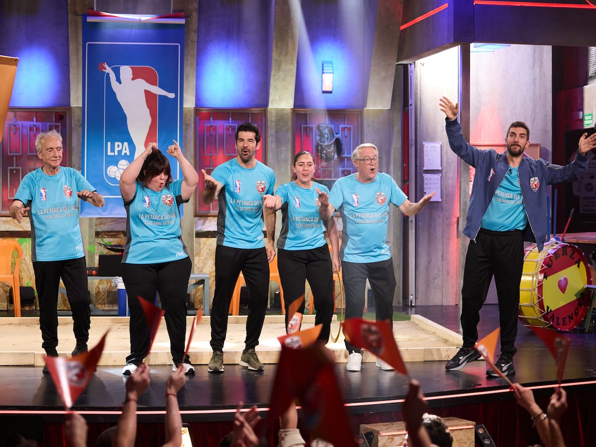 'La Revuelta' propuso lanzar el libro de Juan del Val como bola de petanca en su "evento del año"