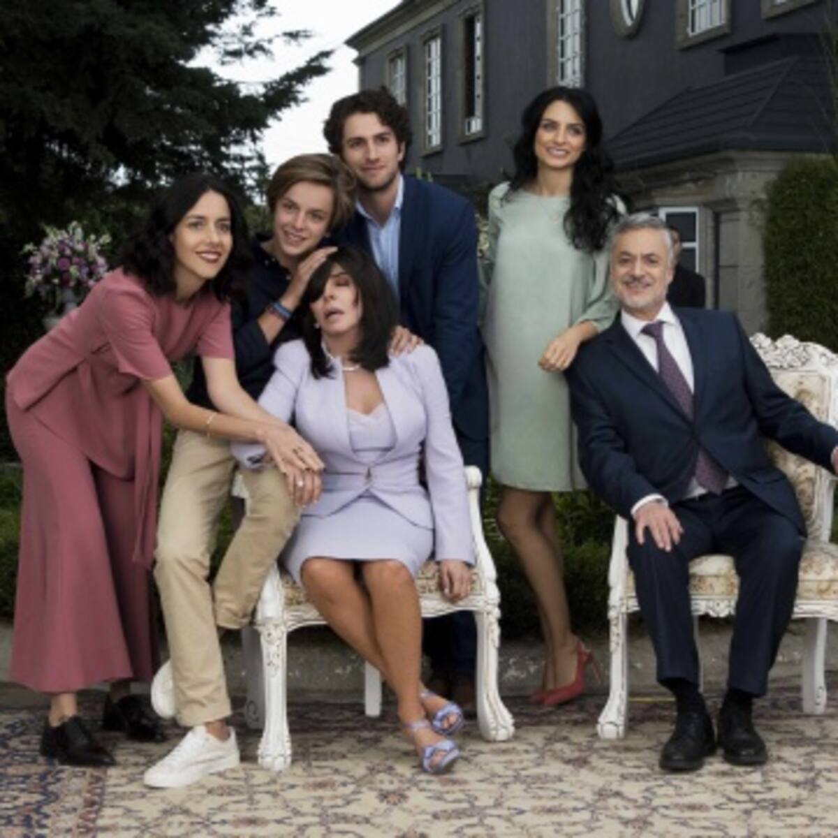 Confirman la segunda y tercer temporada de "La Casa de las Flores"