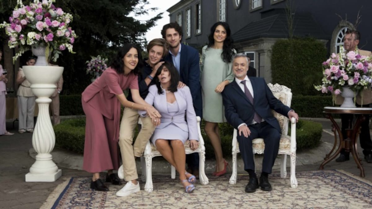 Confirman la segunda y tercer temporada de "La Casa de las Flores"