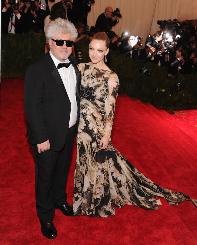 Pedro Almodóvar y Amanda Seyfried en la MET Gala de 2013