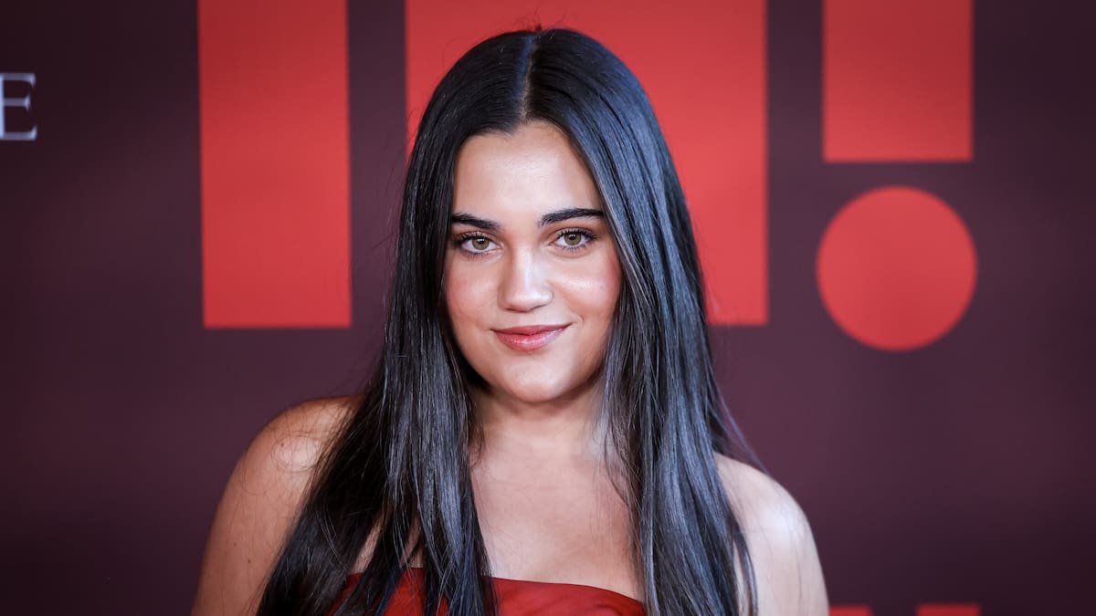 Daniella Bustamante debuta sola en la alfombra con el vestido perfecto de invitada de boda (y marca española)