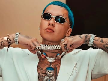 Blessd anuncia que será padre con los versos de una canción inédita