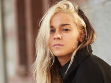 Conoce a Yoly Saa, la promesa de pop nacional que llega al corazón