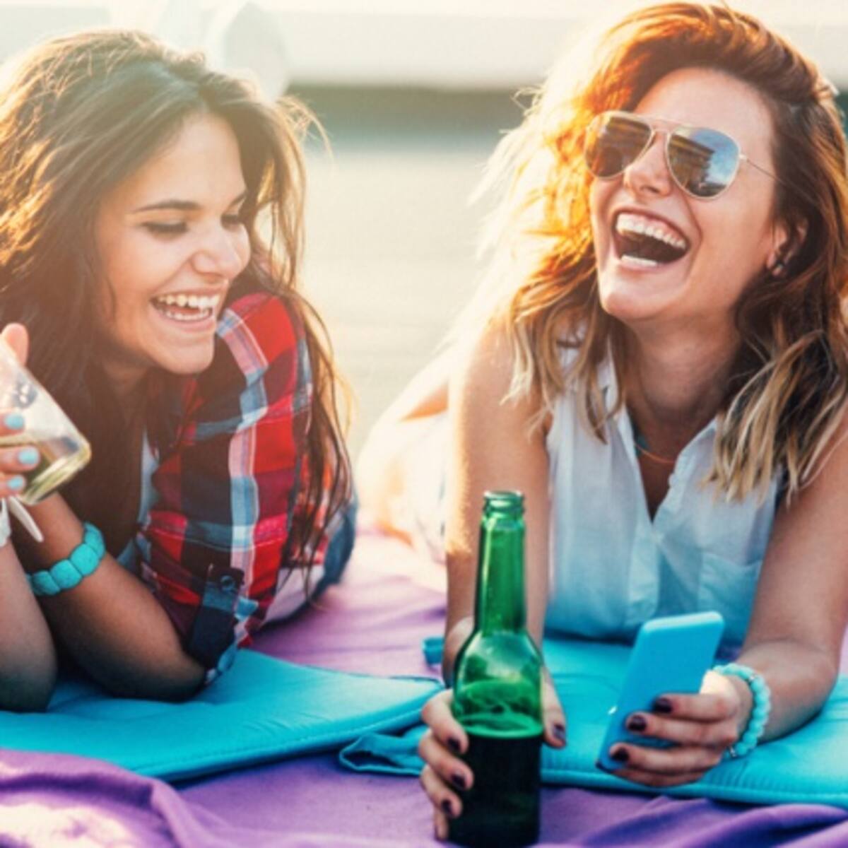 Beber cerveza trae beneficios a las mujeres