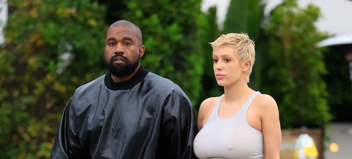 Kanye West y Bianca Censori paseando por Los Ángeles en mayo de 2023.