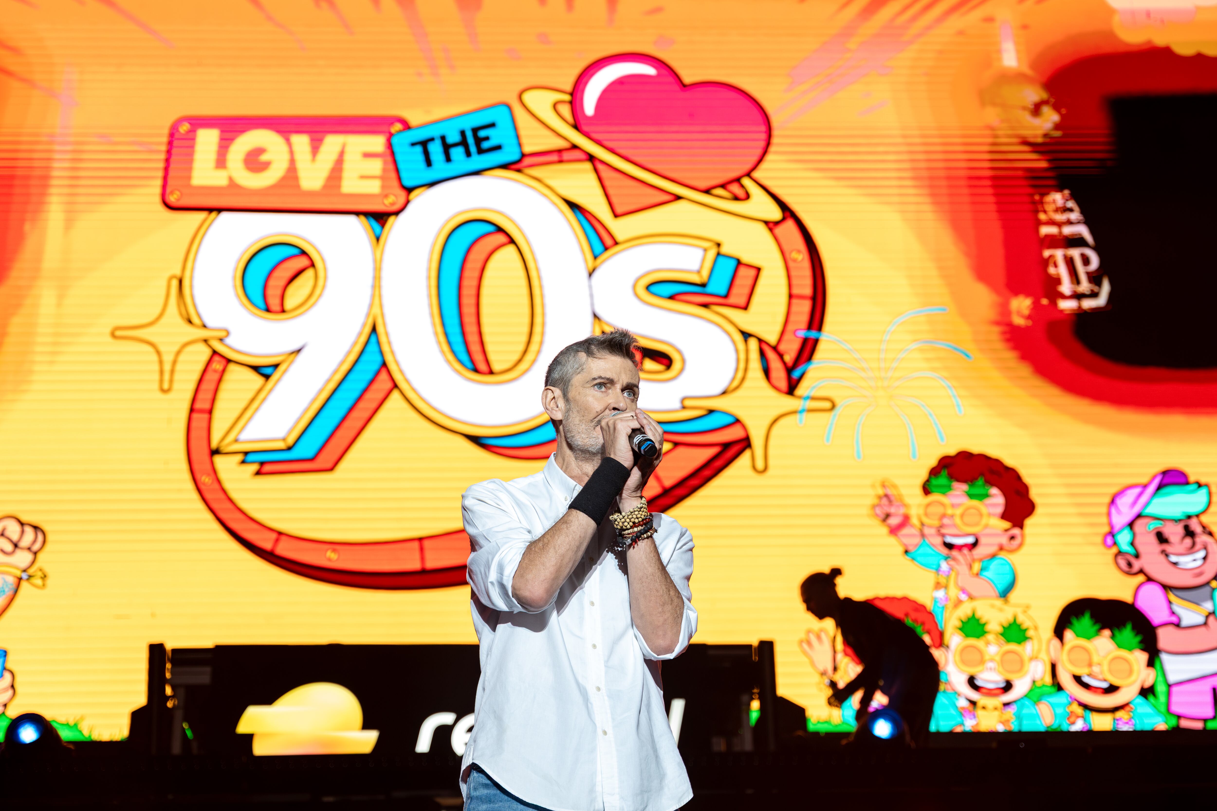 Nuestro locutor es el presentador de la gira Love the 90s.