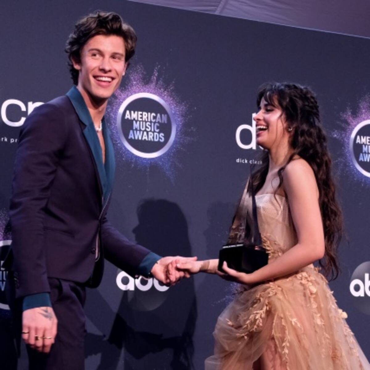 Camila Cabello y Shawn Mendes nos cantan en cuarentena