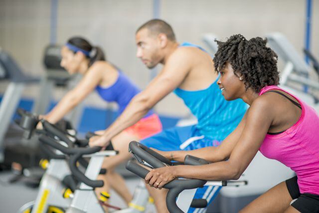 Spinning, una opción a tener en cuenta para reducir la grasa abdominal.