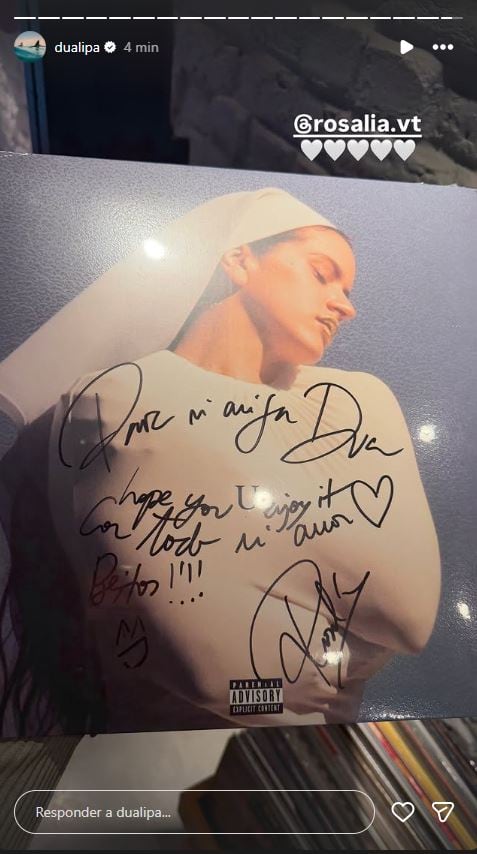 Dua Lipa recibe el vinilo de Rosalía. (Foto de Instagram. Fuente @dualipa)