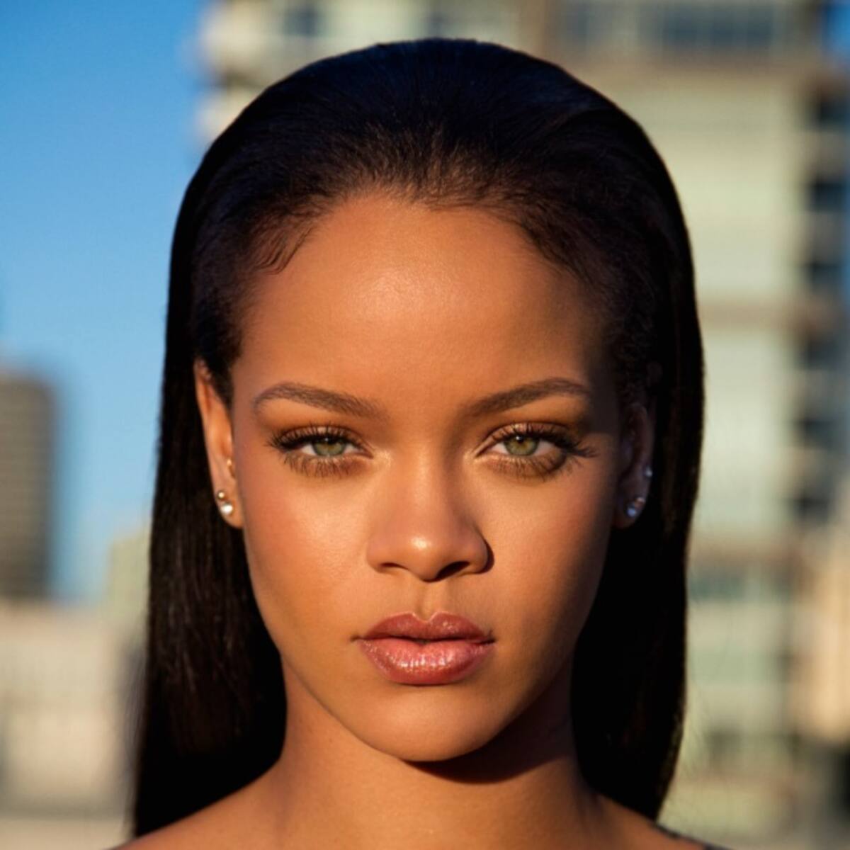 Rihanna bloquea a fan por transformarla en blanca en una fotografía
