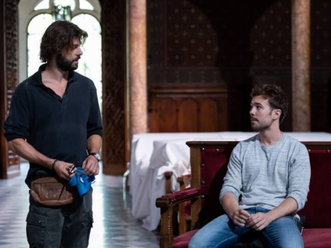 Jordi Coll y Carlos Cuevas en el rodaje de 'Merlí. Sapere Aude'