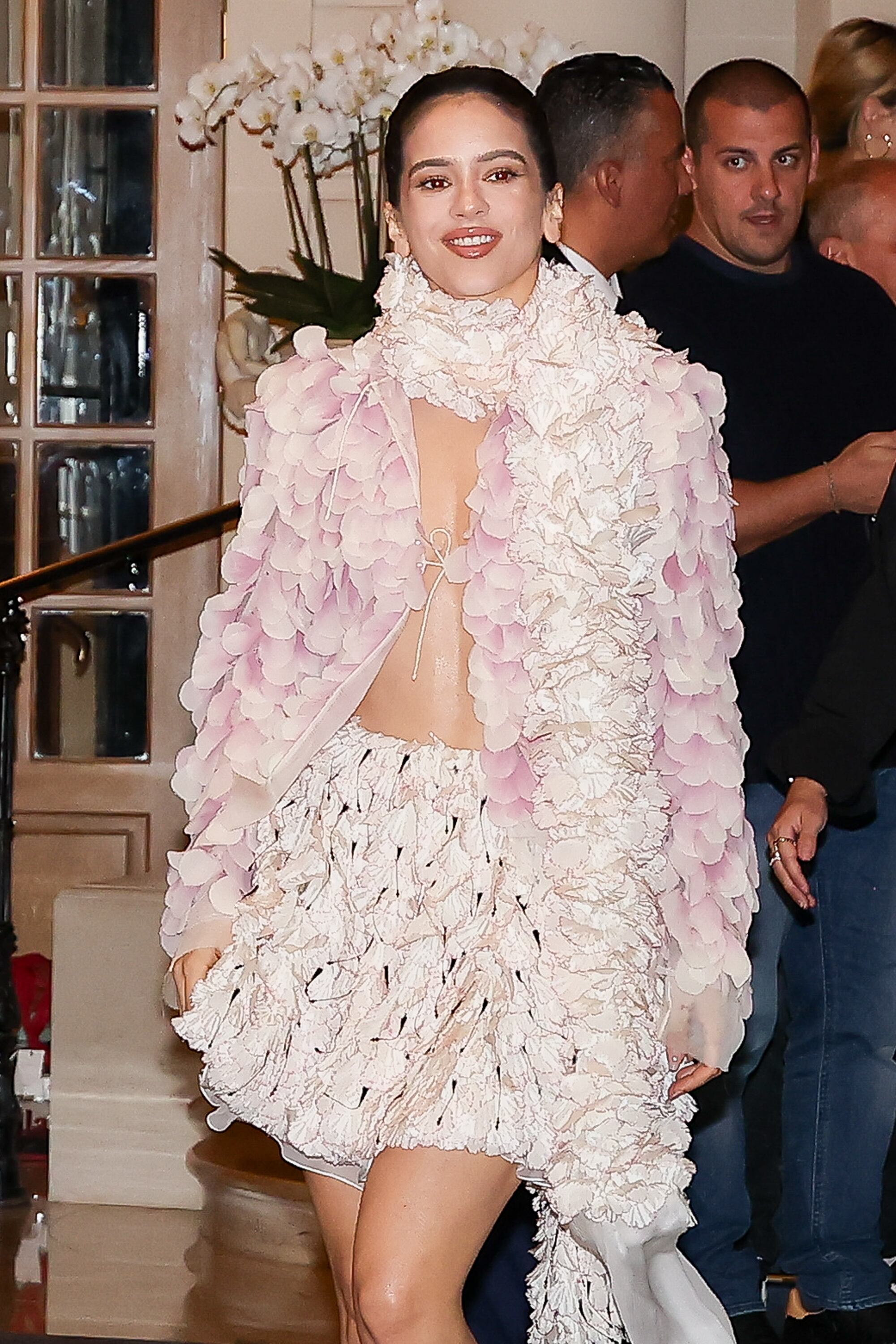Rosalía en París con el vestido de Dior