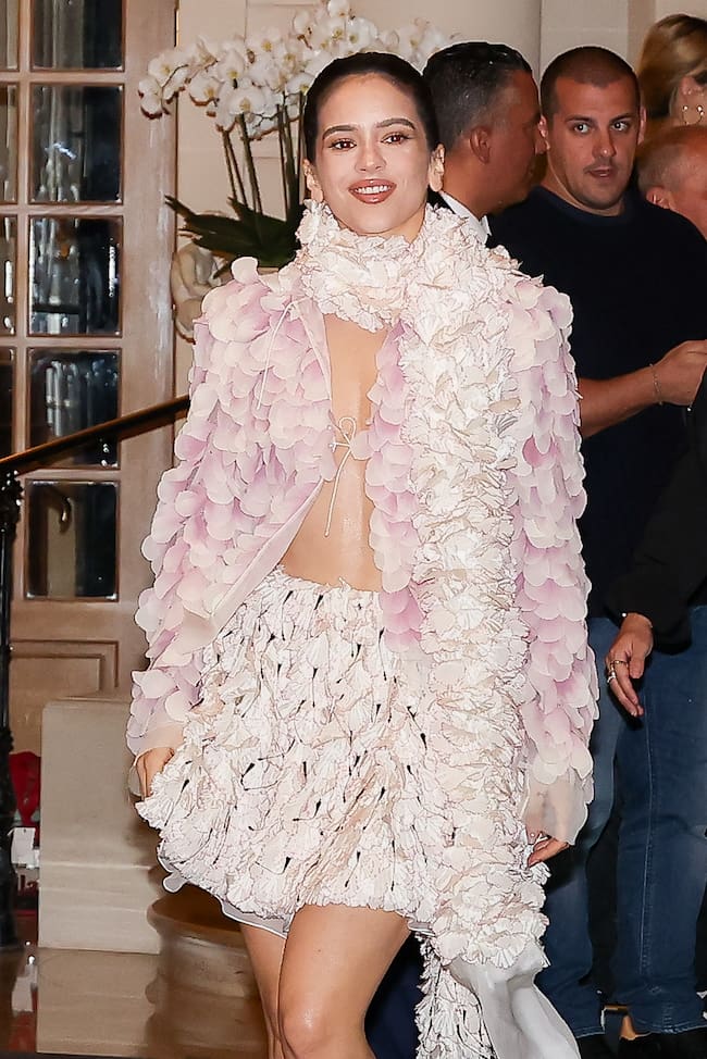 Rosalía en París con el vestido de Dior