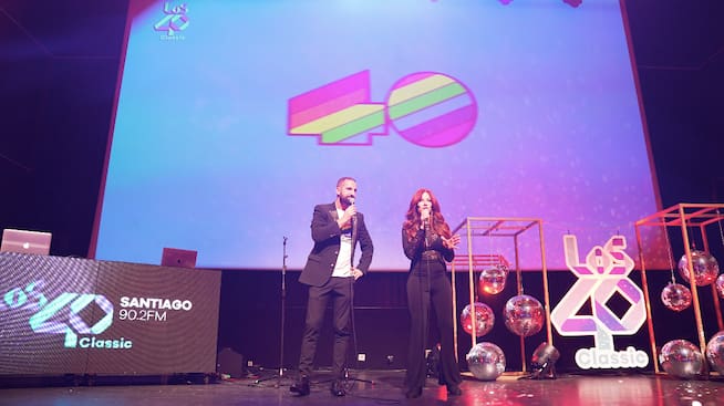 Javier Penedo y Andrea Sánchez presentaron la emisora en Santiago