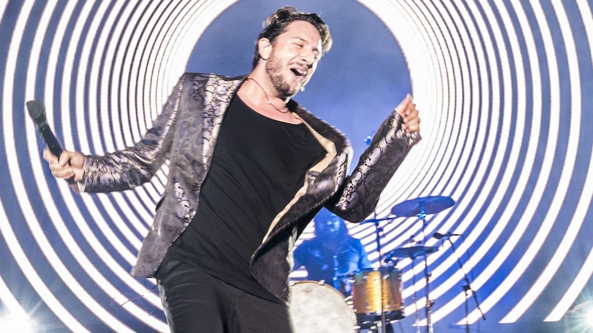 Manuel Carrasco emociona con el anuncio de la gira La Cruz del Mapa 2022