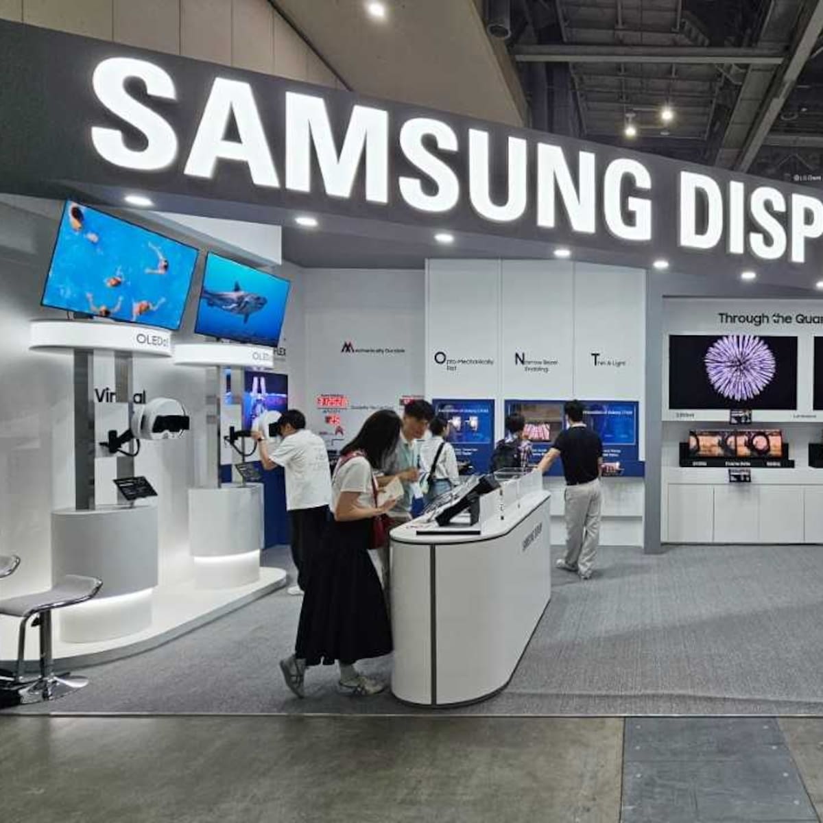 Samsung presenta la primera pantalla OLED del mundo a 300Hz para portátiles