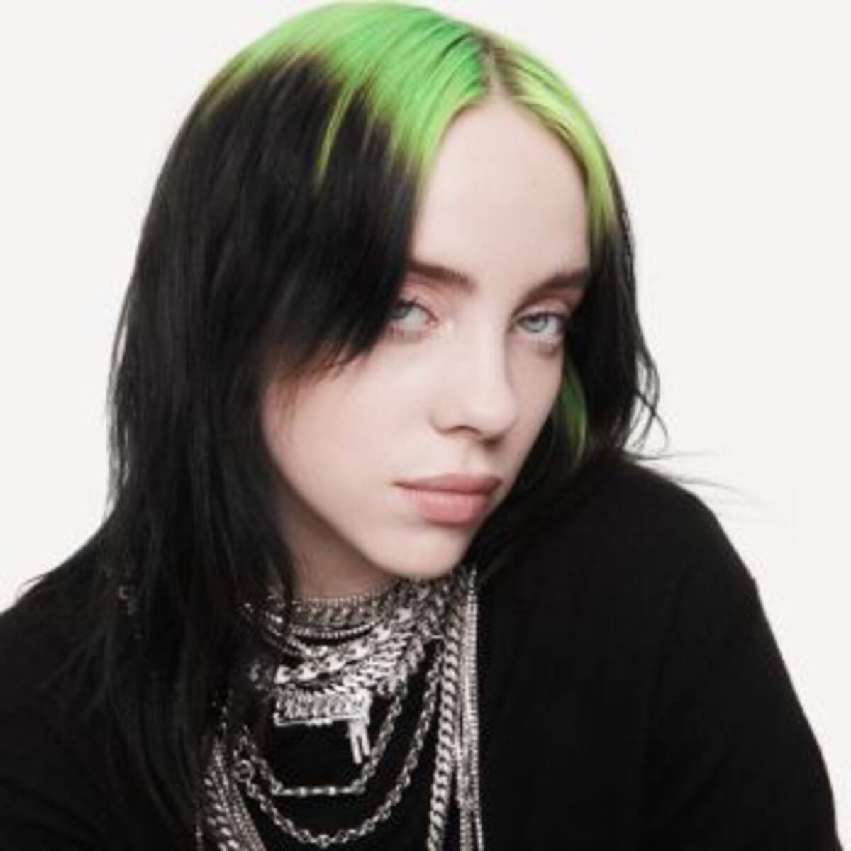 Billie Eilish sorprende con radical cambio de look