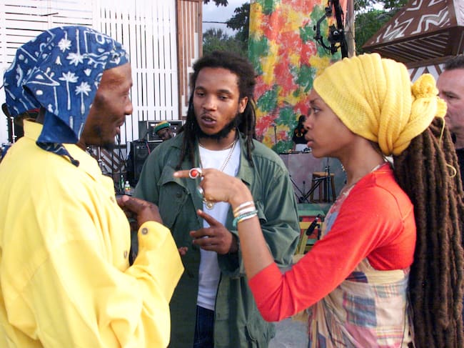 Erykah Badu, Ziggy Marley y Jimmy Cliff durante el concierto 'One Love', el tributo a Bob Marley en la playa de Oracabessa, Jamaica en 1999.