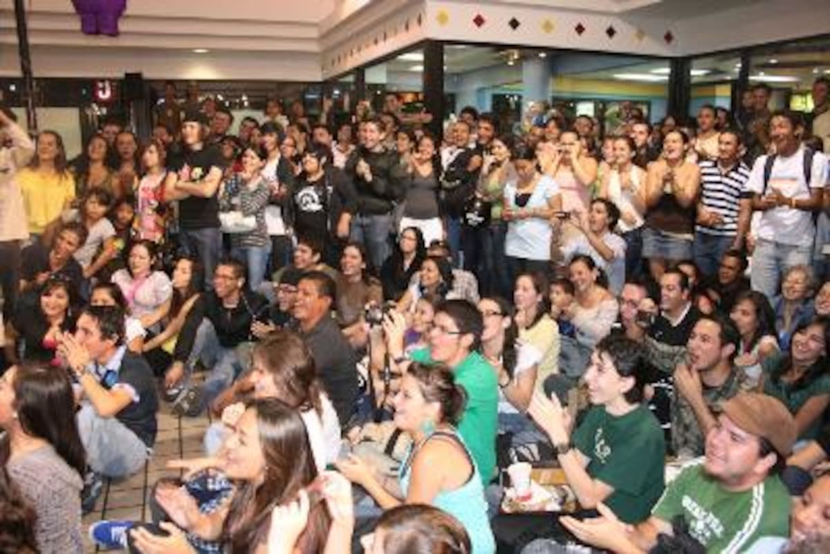 La Hora sin Nombre Segundo Aniversario Mc Donald's Zapote